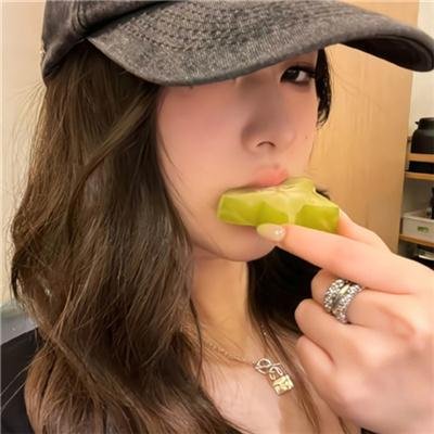 蜂言疯语 封面